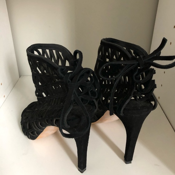⭐️2 for $40 Zara Basic laser cut bootie - Picture 4 of 7